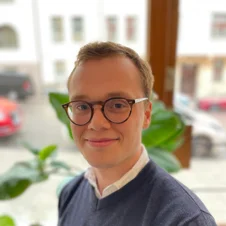 Teodor Rydén, ekonomiexpert och författare hos Zparo.se